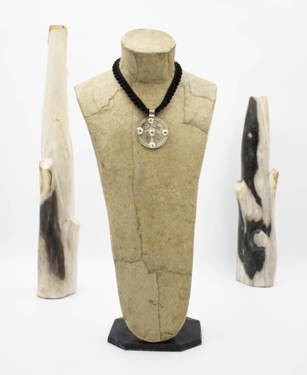 Antique Noir Pendant Necklace