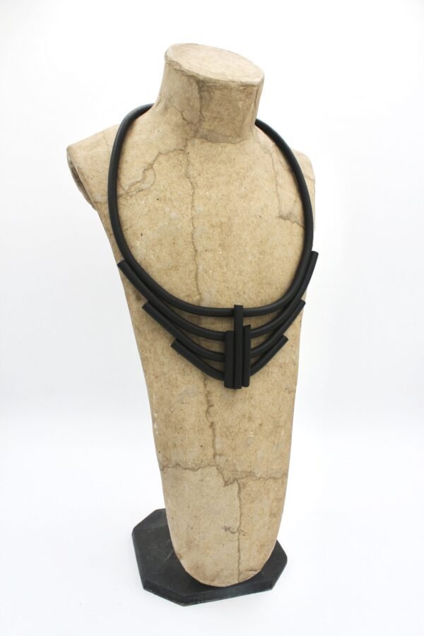 Kali :: Noir Necklace with Magnetic Clasp